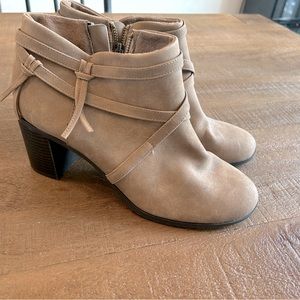 Easy street heeled bootie. Size 9 wide tan. Great condition.